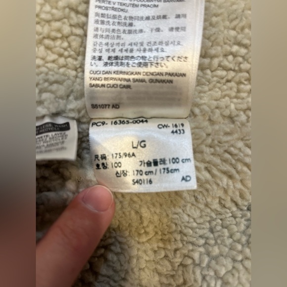 Levi’s Type III Sherpa Trucker Jacket in Color Mustard - Medium Wash - Picture 7 of 13